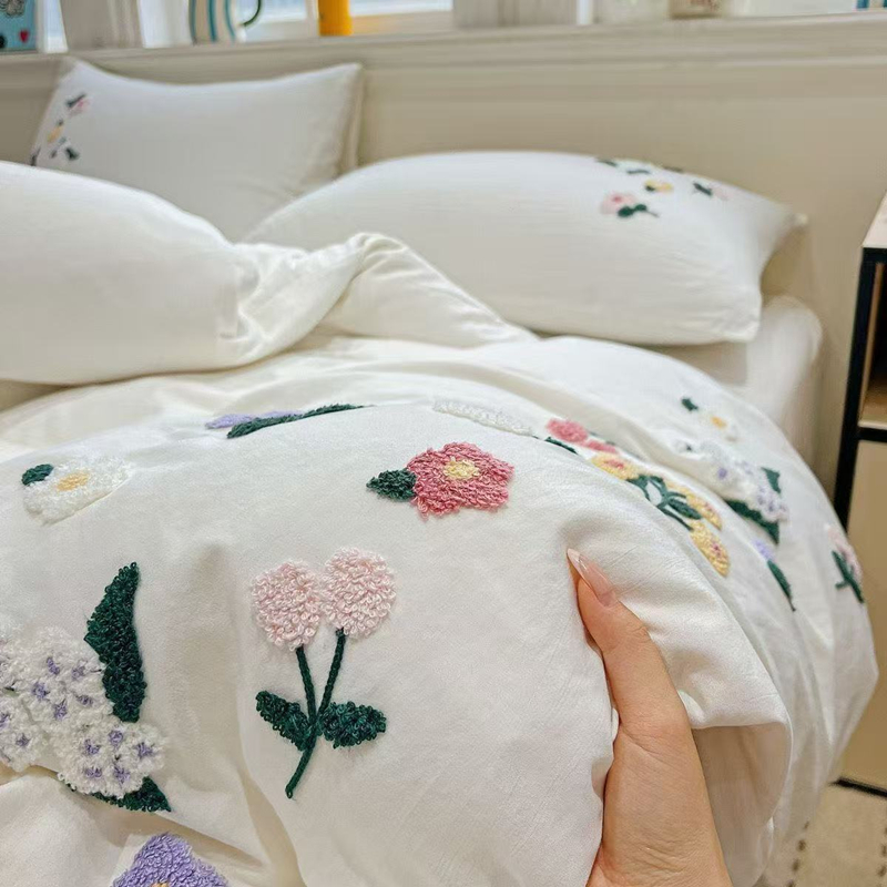Copripiumino con ricamo florea - Aesthetic Floral Duvet Cover recensione e prezzo
